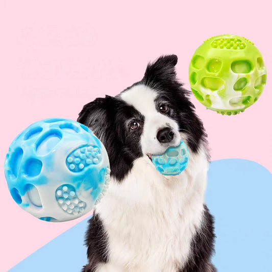 Os brinquedos para cães de estimação são resistentes e duráveis, podem aliviar o desconforto da dentição e são adequados para uso durante o treinamento ao ar livre.
